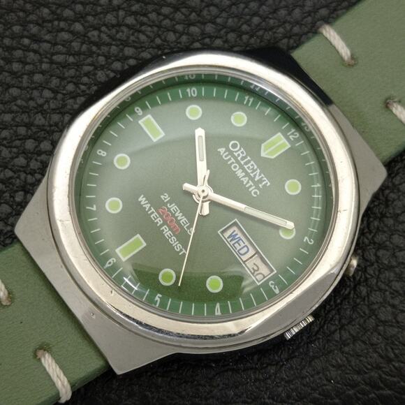 Vintage 1991 Orient Automatic Mens Silver Watch W/daydate & Green accents - Picture 6 of 10